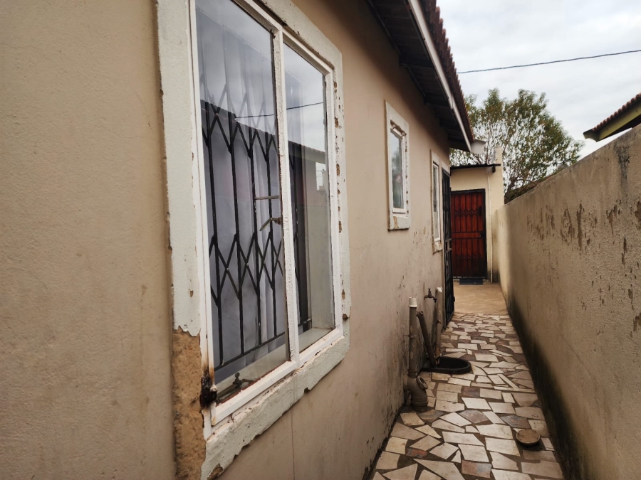 2 Bedroom Property for Sale in Chris Hani Gauteng