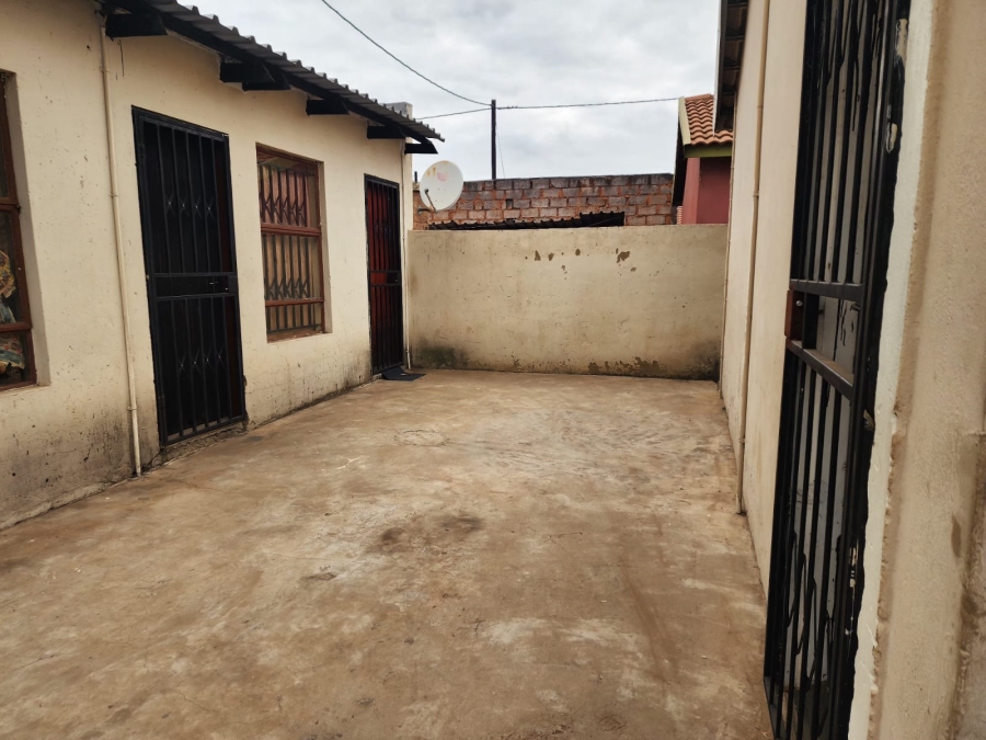 2 Bedroom Property for Sale in Chris Hani Gauteng