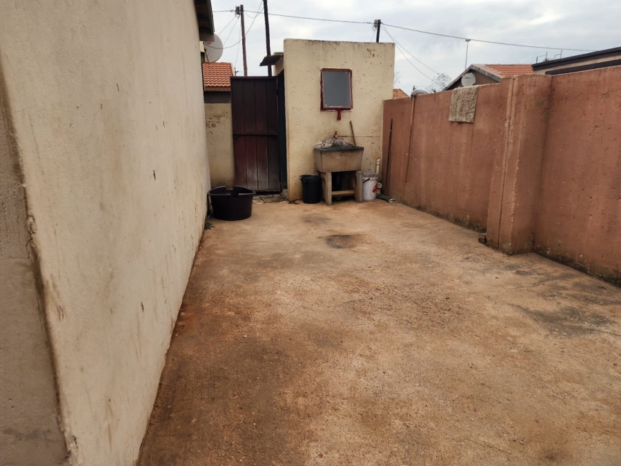 2 Bedroom Property for Sale in Chris Hani Gauteng