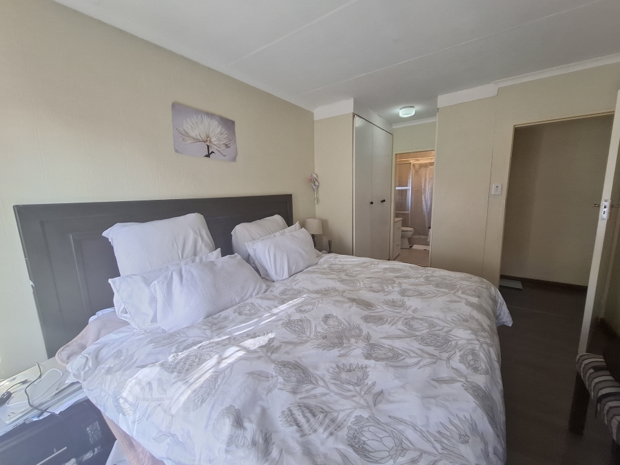 3 Bedroom Property for Sale in Faerie Glen Gauteng
