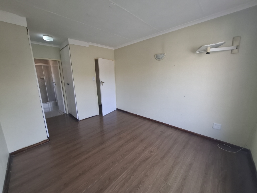 3 Bedroom Property for Sale in Faerie Glen Gauteng