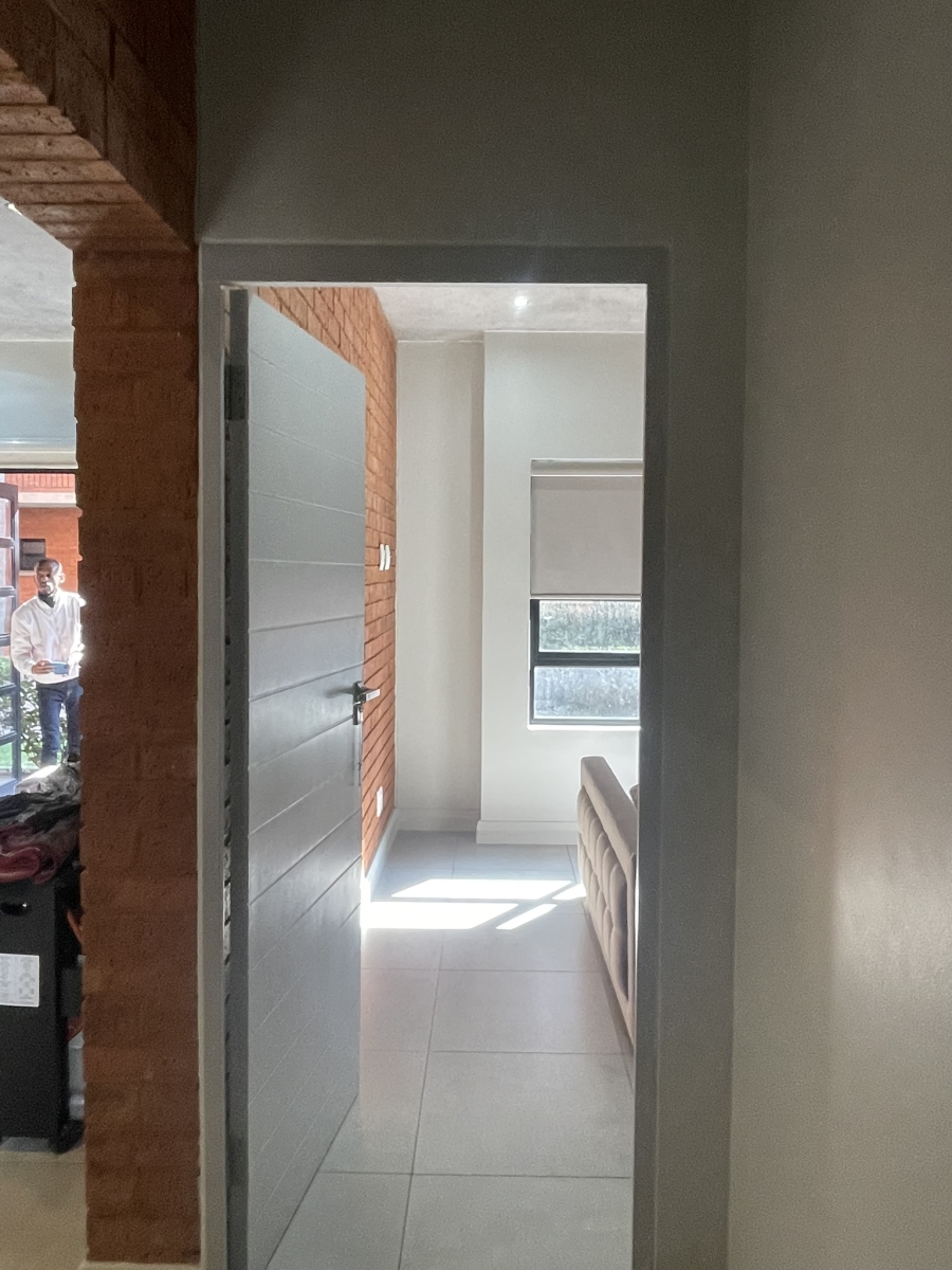 To Let 1 Bedroom Property for Rent in Melrose North Gauteng