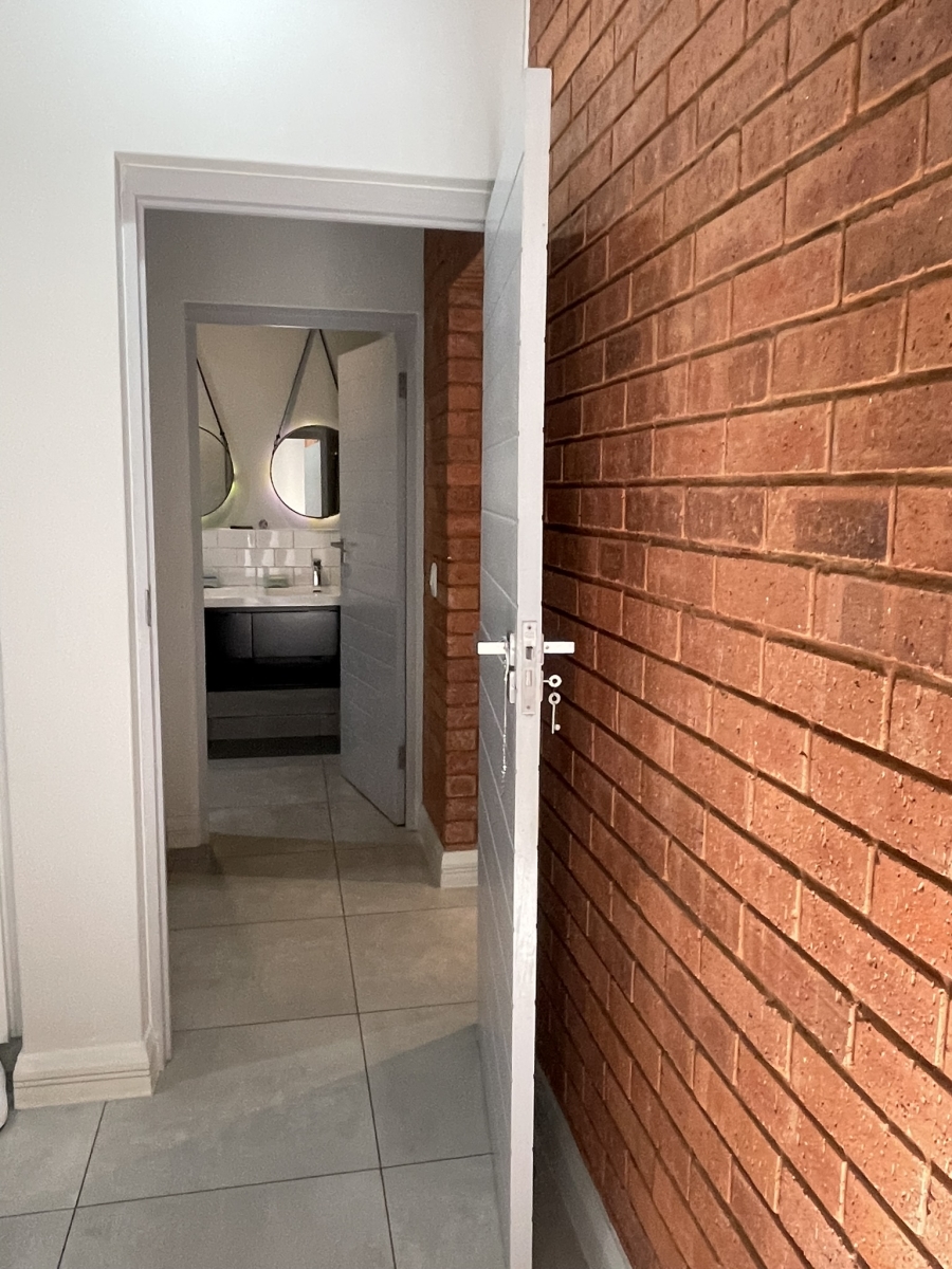 To Let 1 Bedroom Property for Rent in Melrose North Gauteng