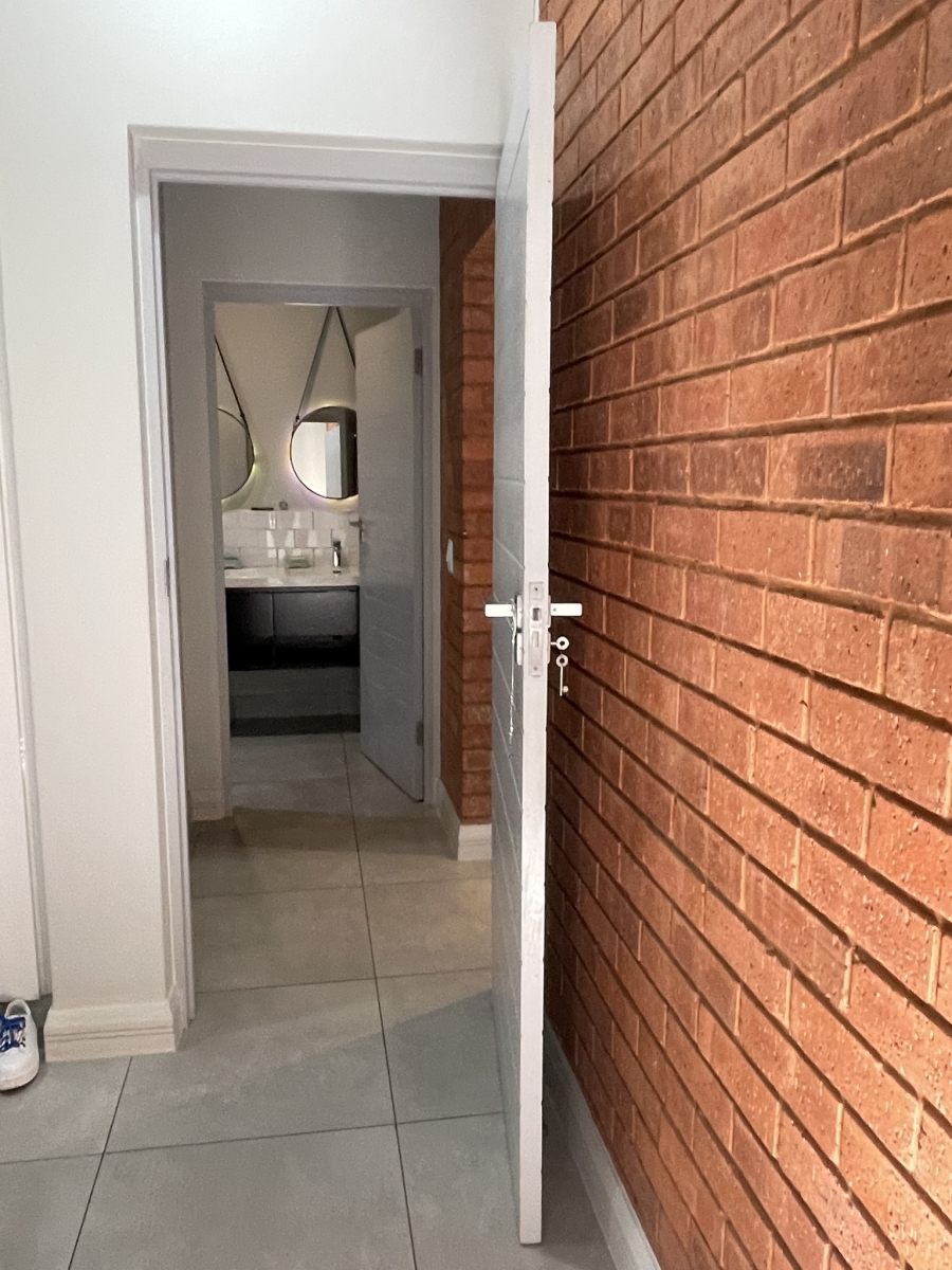 To Let 1 Bedroom Property for Rent in Melrose North Gauteng