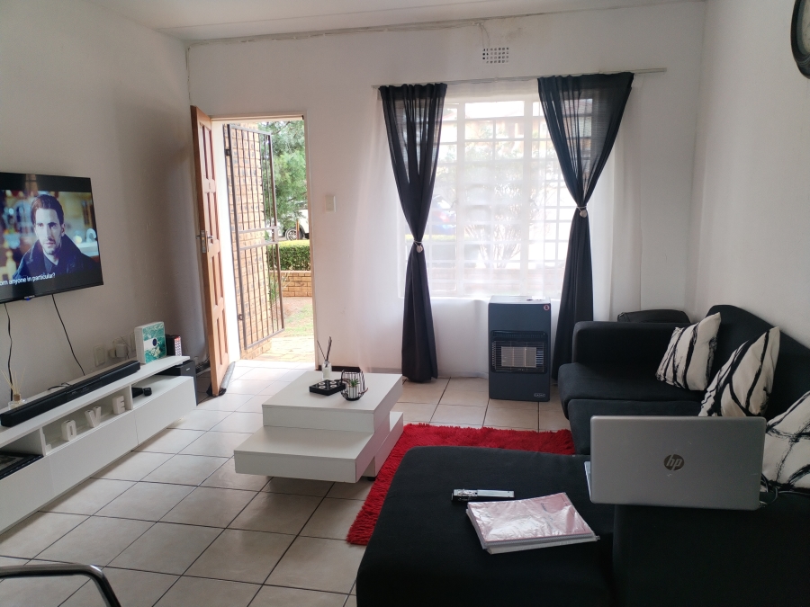 To Let 2 Bedroom Property for Rent in Strubensvallei Gauteng