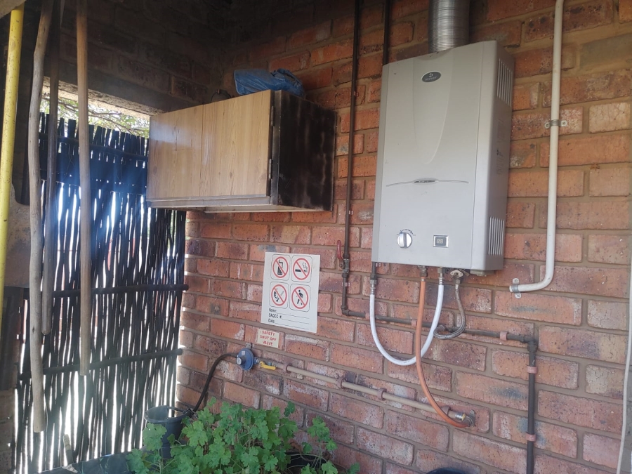 3 Bedroom Property for Sale in Vaaloewer Gauteng