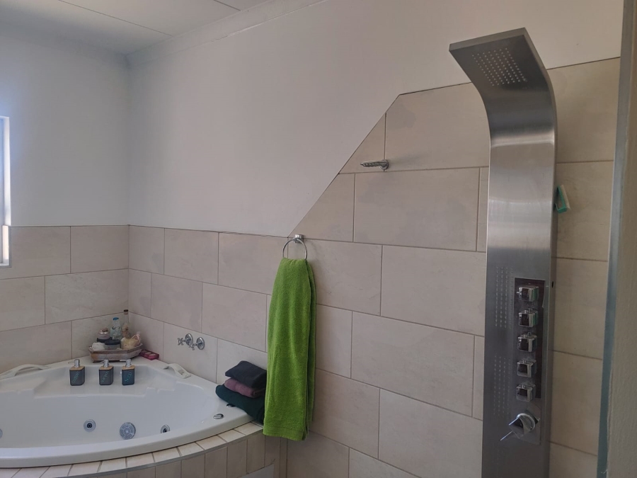 3 Bedroom Property for Sale in Vaaloewer Gauteng