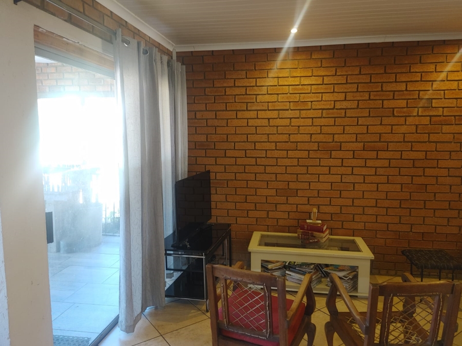 3 Bedroom Property for Sale in Vaaloewer Gauteng