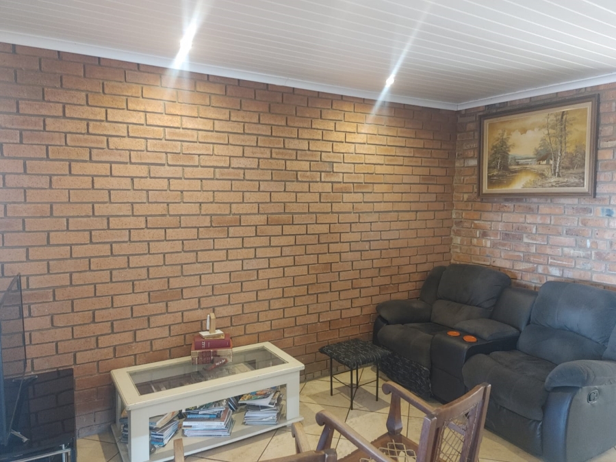 3 Bedroom Property for Sale in Vaaloewer Gauteng