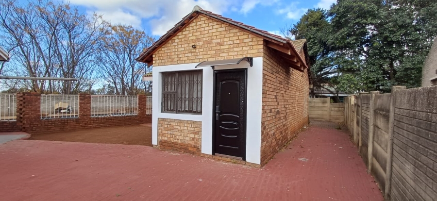 To Let 1 Bedroom Property for Rent in Kookrus Gauteng