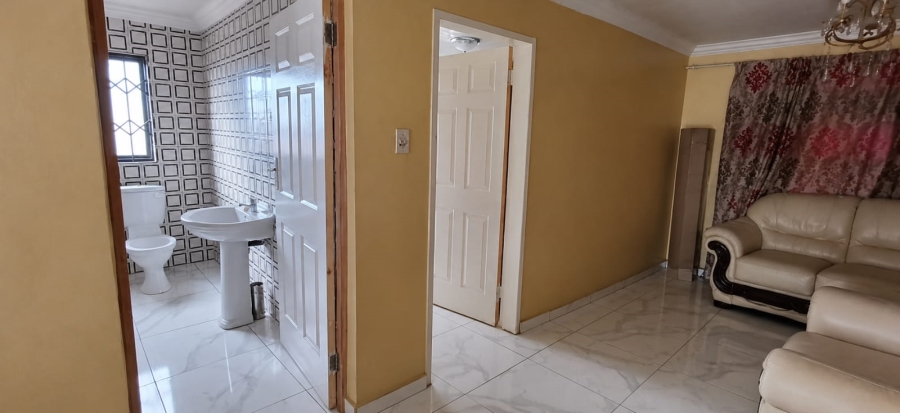 To Let 1 Bedroom Property for Rent in Kookrus Gauteng