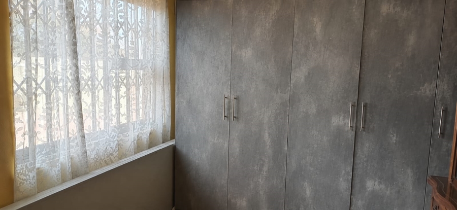 To Let 1 Bedroom Property for Rent in Kookrus Gauteng