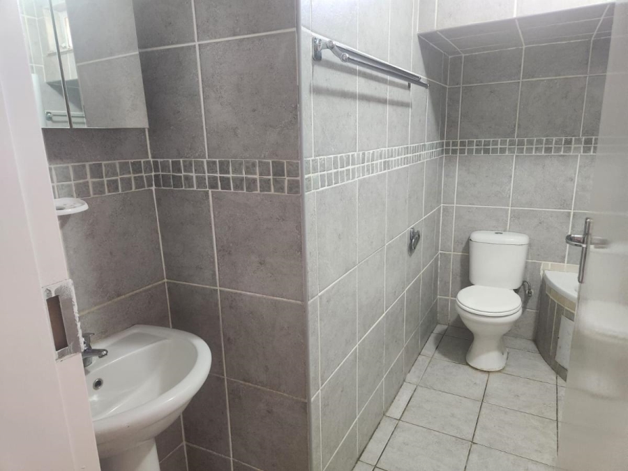 To Let 1 Bedroom Property for Rent in Kookrus Gauteng