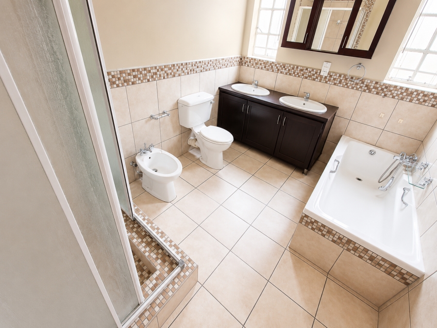 3 Bedroom Property for Sale in Three Rivers Proper Gauteng