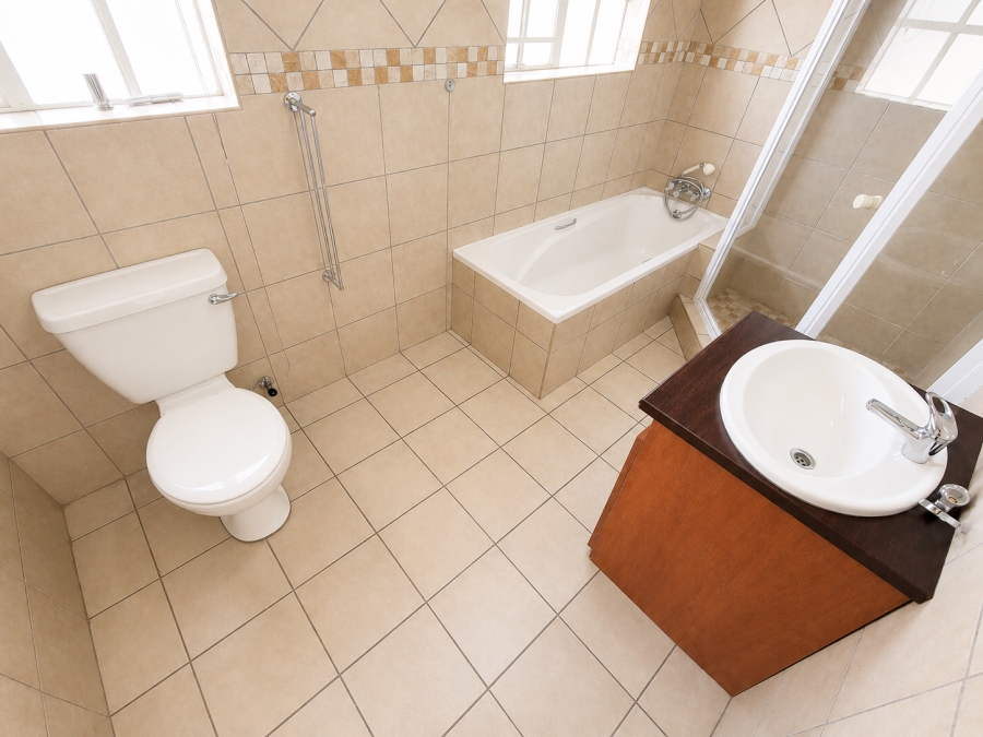3 Bedroom Property for Sale in Three Rivers Proper Gauteng