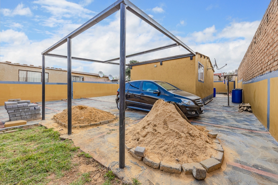 1 Bedroom Property for Sale in Mohlakeng Gauteng