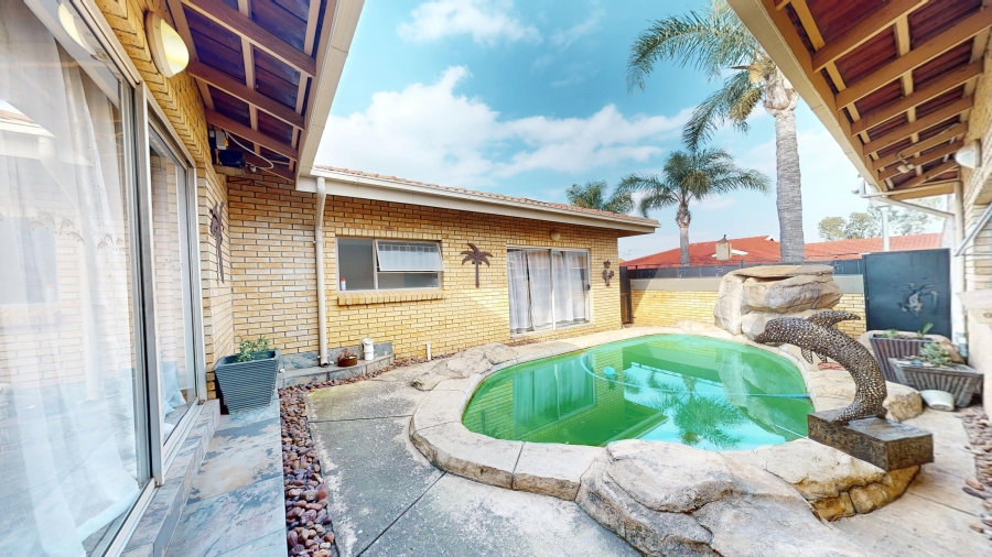 3 Bedroom Property for Sale in Beyers Park Gauteng