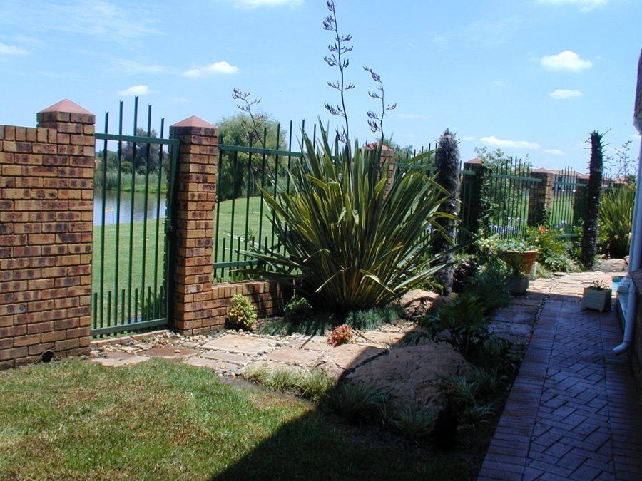 5 Bedroom Property for Sale in Blue Gill Estate Gauteng