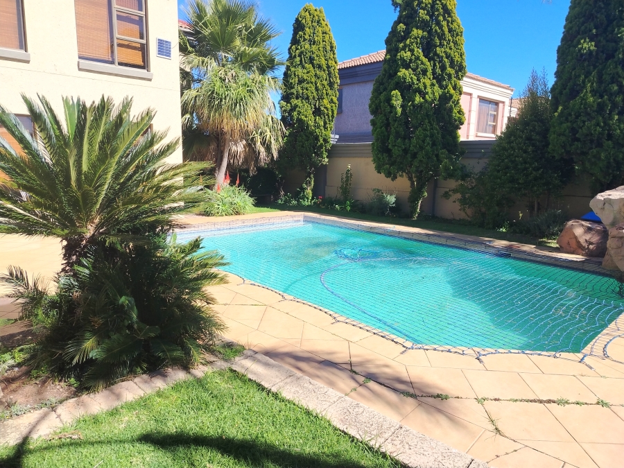 5 Bedroom Property for Sale in Sonneveld Gauteng