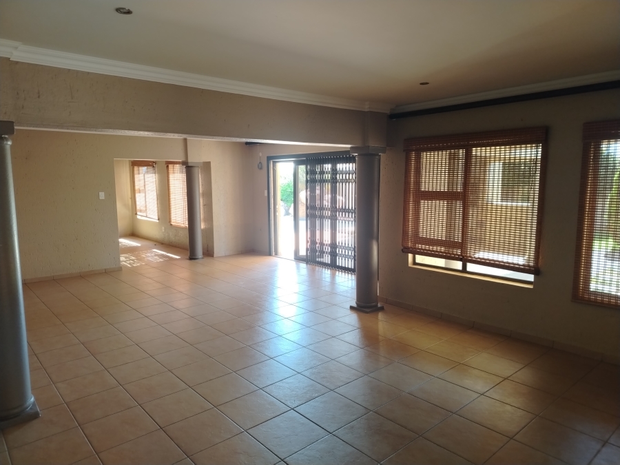 5 Bedroom Property for Sale in Sonneveld Gauteng