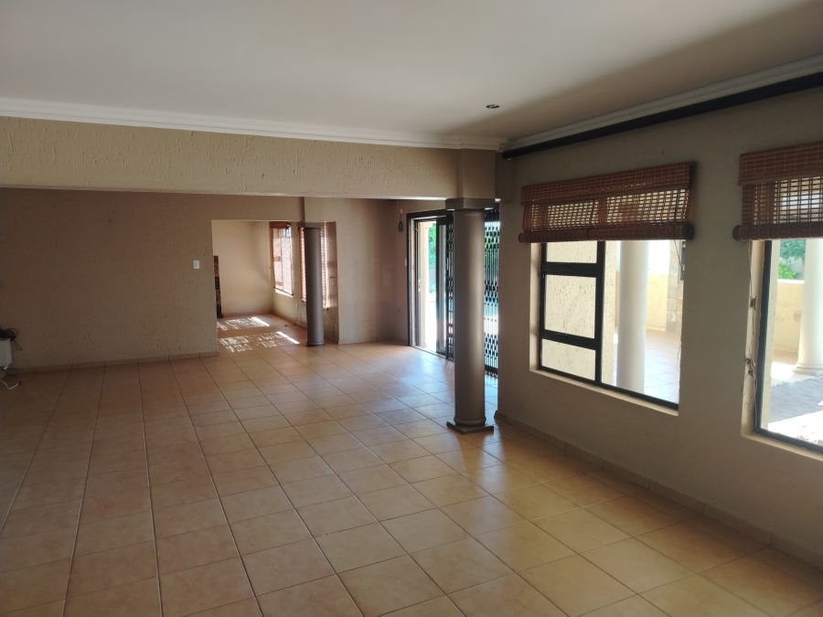 5 Bedroom Property for Sale in Sonneveld Gauteng