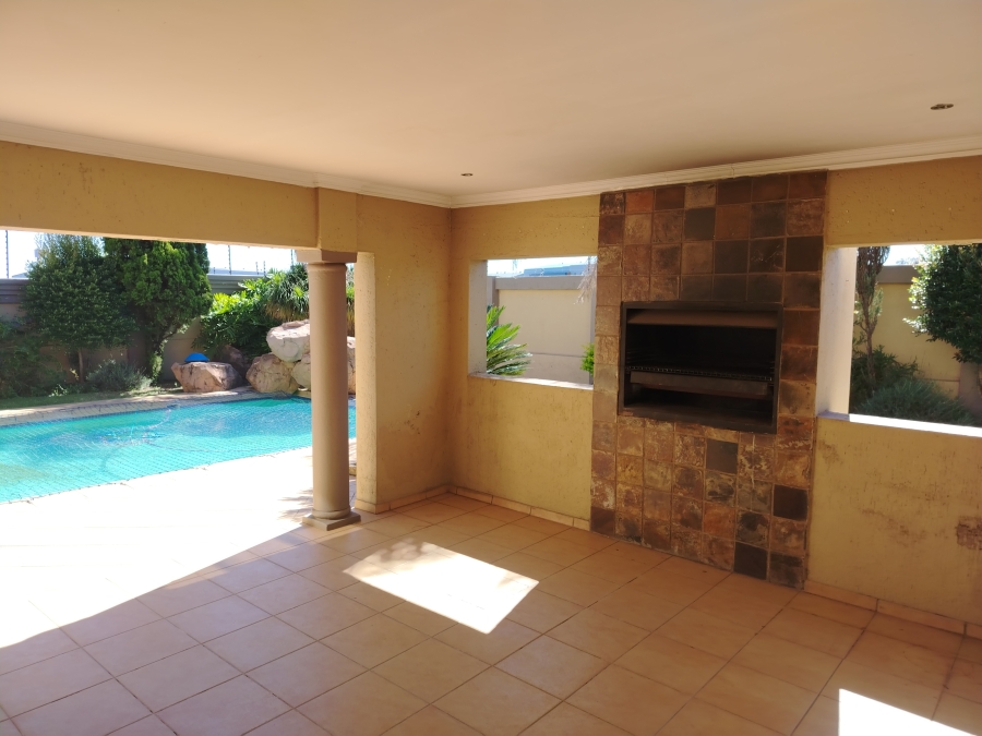 5 Bedroom Property for Sale in Sonneveld Gauteng