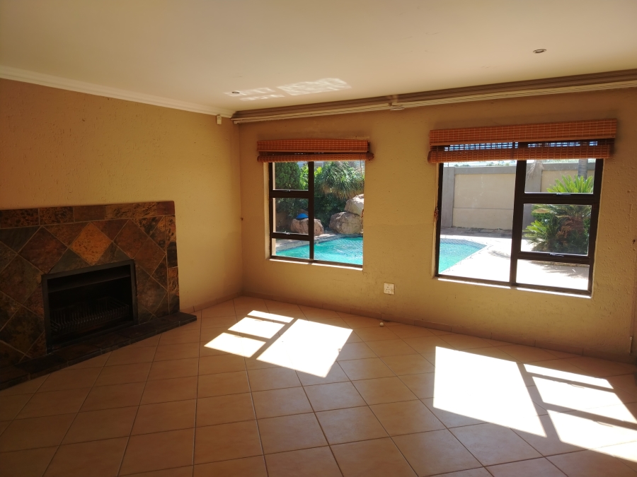 5 Bedroom Property for Sale in Sonneveld Gauteng