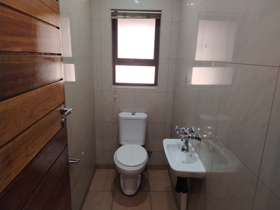 5 Bedroom Property for Sale in Sonneveld Gauteng