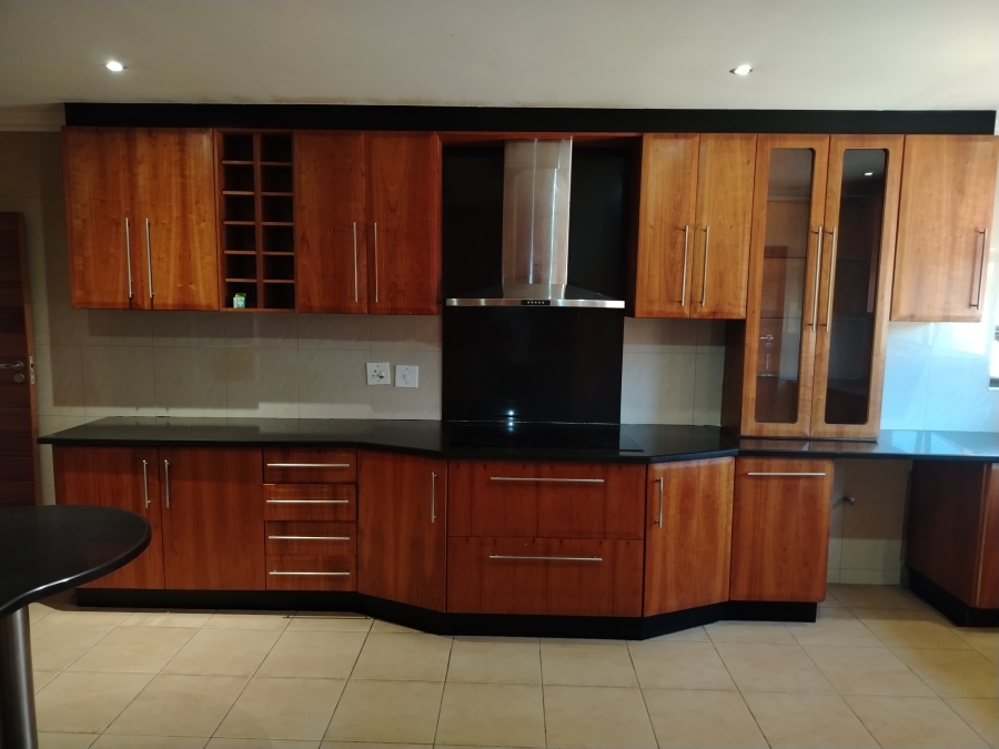 5 Bedroom Property for Sale in Sonneveld Gauteng