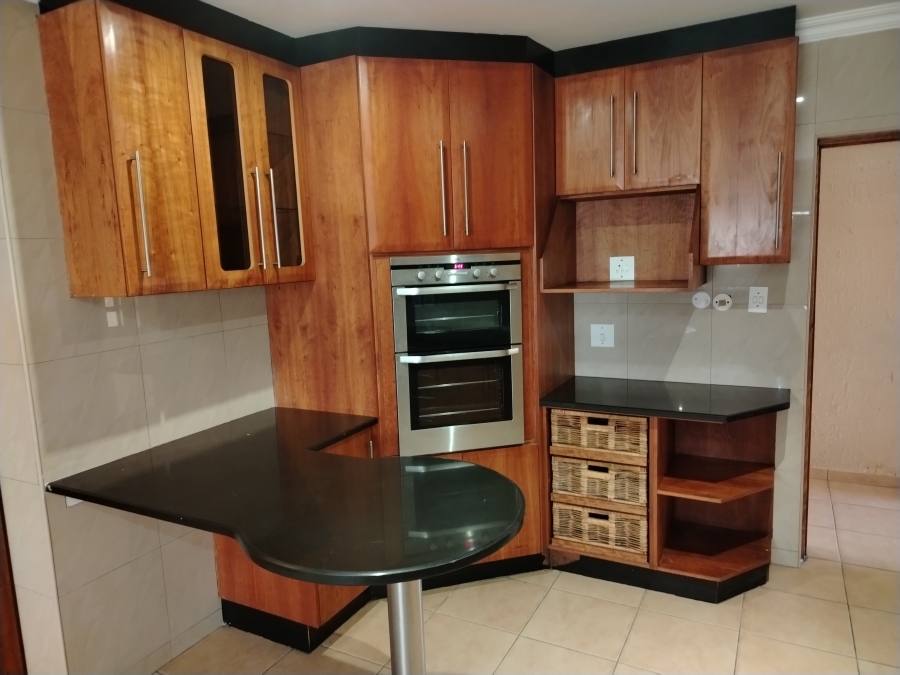 5 Bedroom Property for Sale in Sonneveld Gauteng