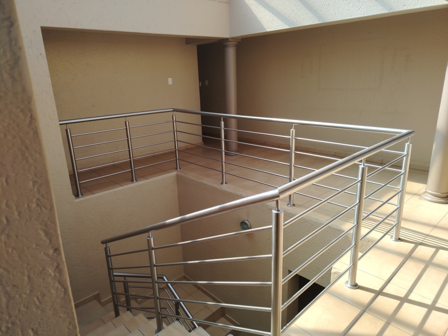 5 Bedroom Property for Sale in Sonneveld Gauteng