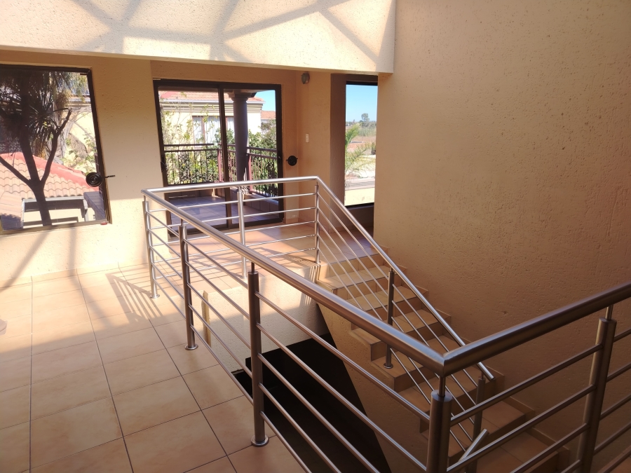 5 Bedroom Property for Sale in Sonneveld Gauteng