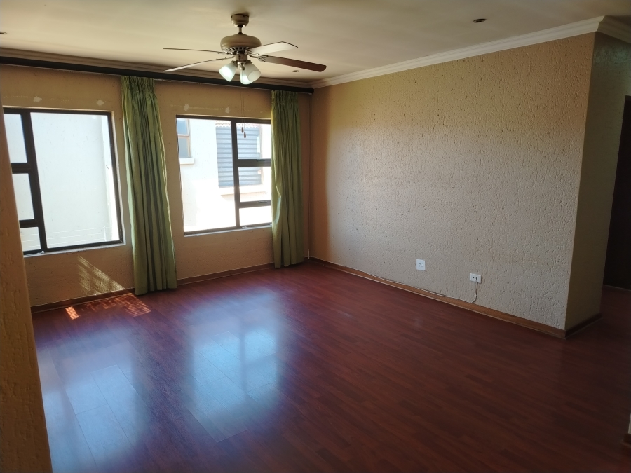 5 Bedroom Property for Sale in Sonneveld Gauteng