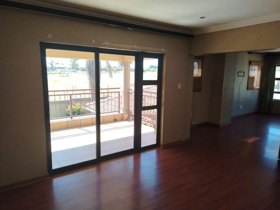 5 Bedroom Property for Sale in Sonneveld Gauteng