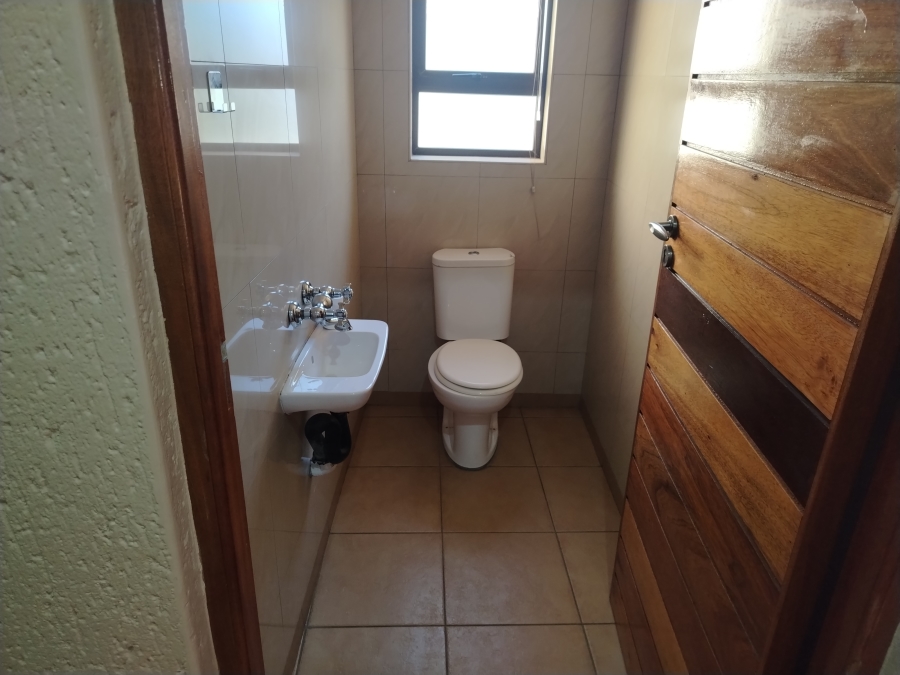 5 Bedroom Property for Sale in Sonneveld Gauteng