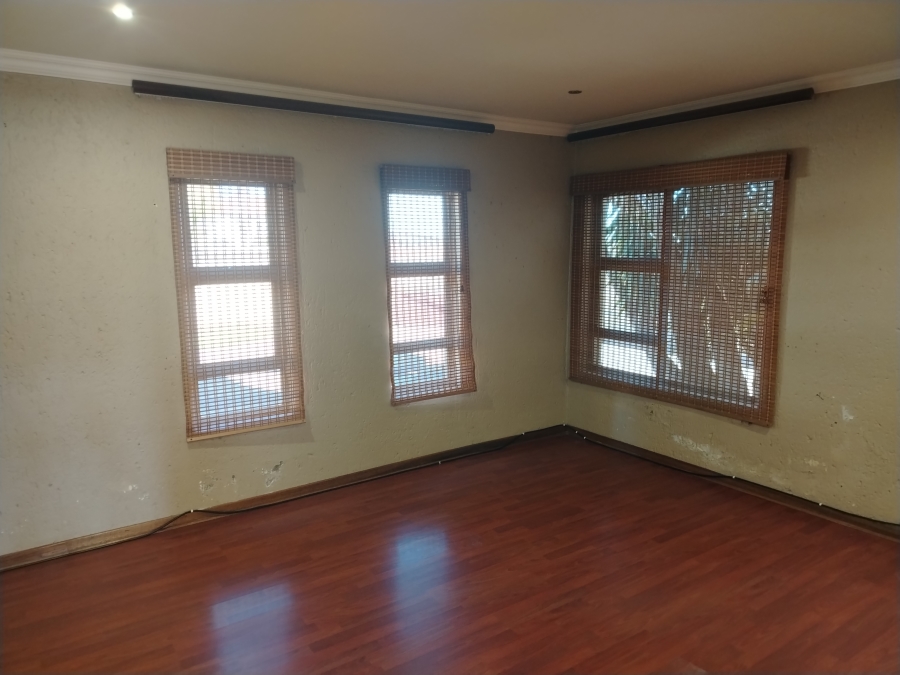 5 Bedroom Property for Sale in Sonneveld Gauteng