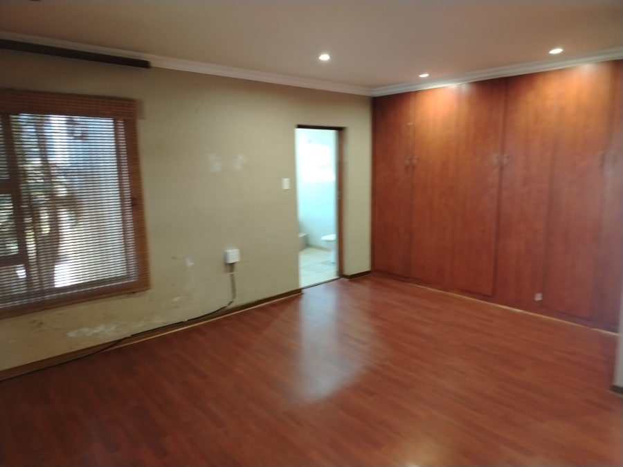 5 Bedroom Property for Sale in Sonneveld Gauteng