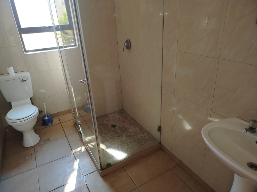 5 Bedroom Property for Sale in Sonneveld Gauteng