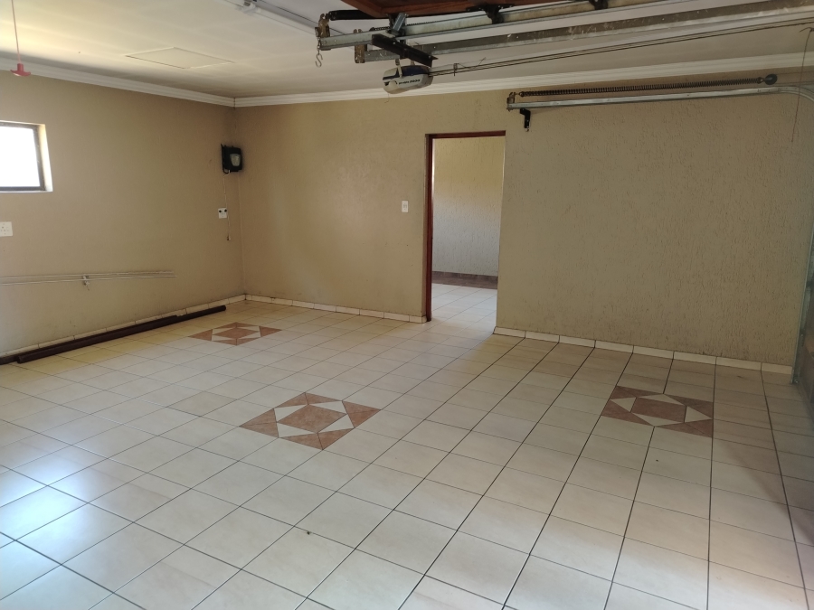 5 Bedroom Property for Sale in Sonneveld Gauteng