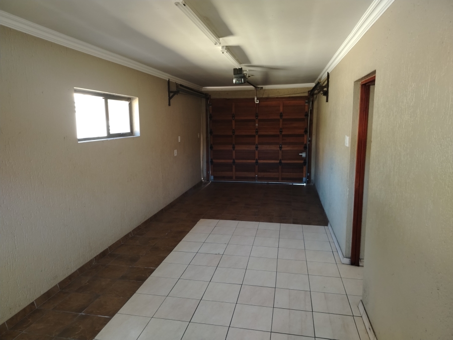 5 Bedroom Property for Sale in Sonneveld Gauteng