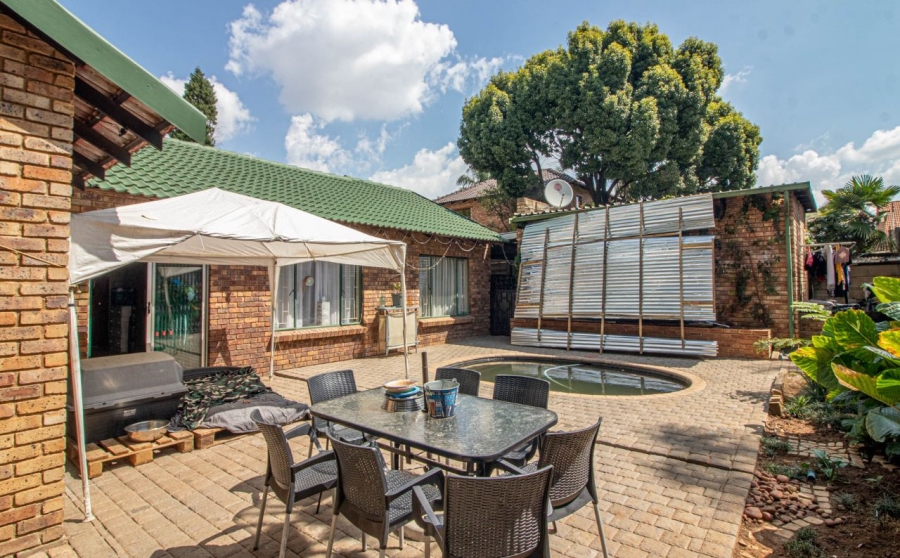 3 Bedroom Property for Sale in Glen Marais Gauteng