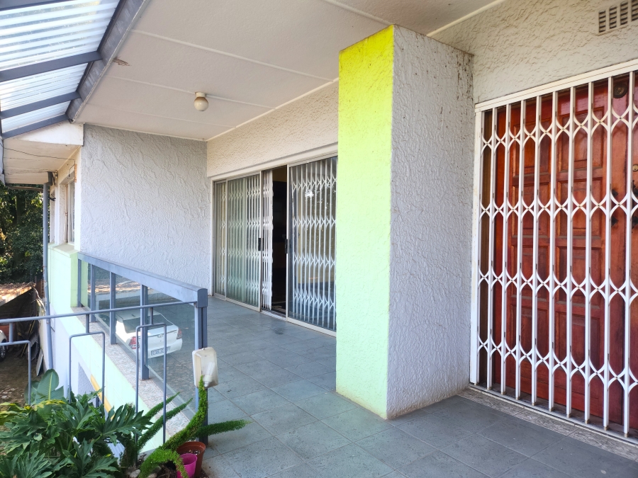 7 Bedroom Property for Sale in Cyrildene Gauteng