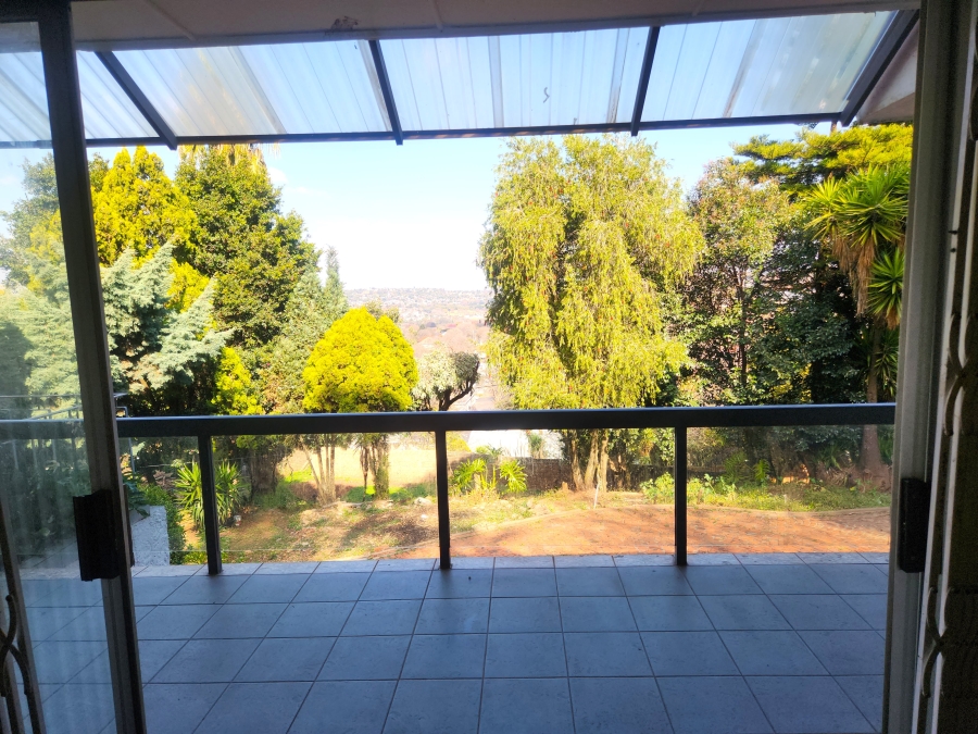 7 Bedroom Property for Sale in Cyrildene Gauteng