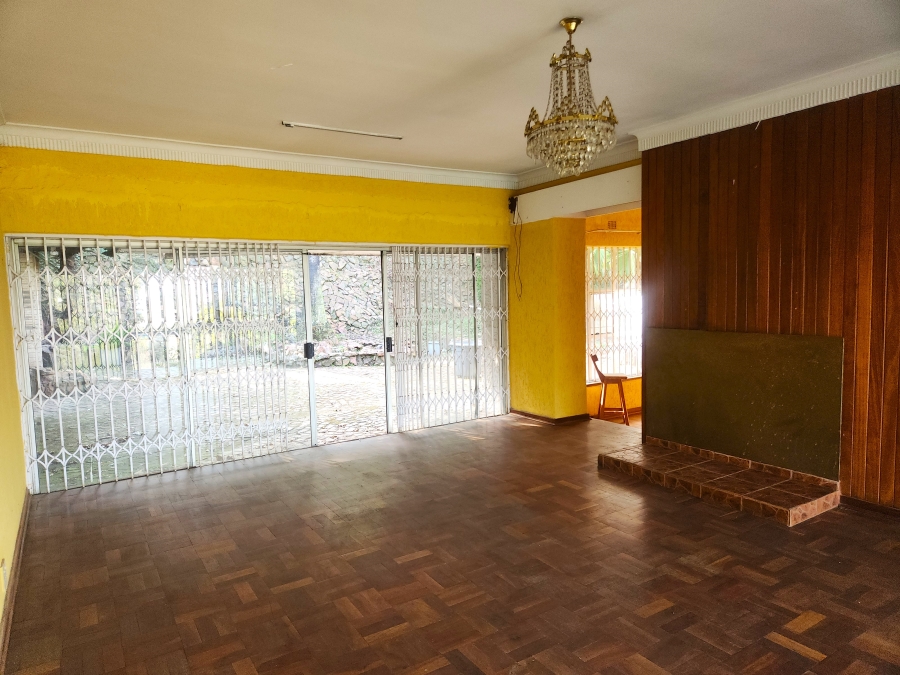 7 Bedroom Property for Sale in Cyrildene Gauteng