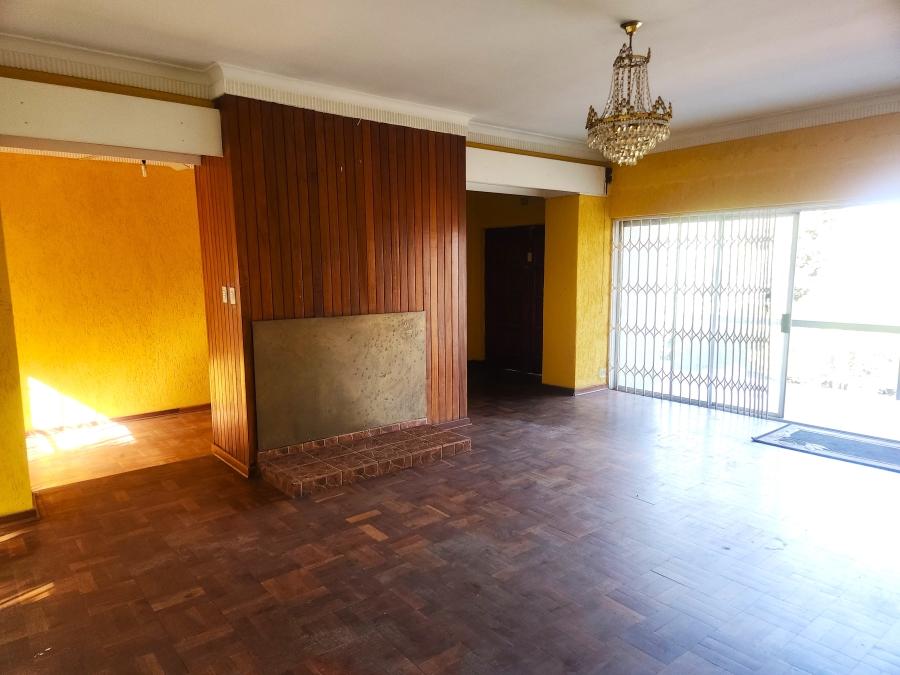 7 Bedroom Property for Sale in Cyrildene Gauteng
