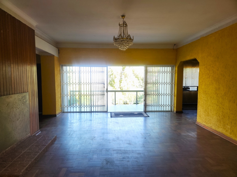 7 Bedroom Property for Sale in Cyrildene Gauteng
