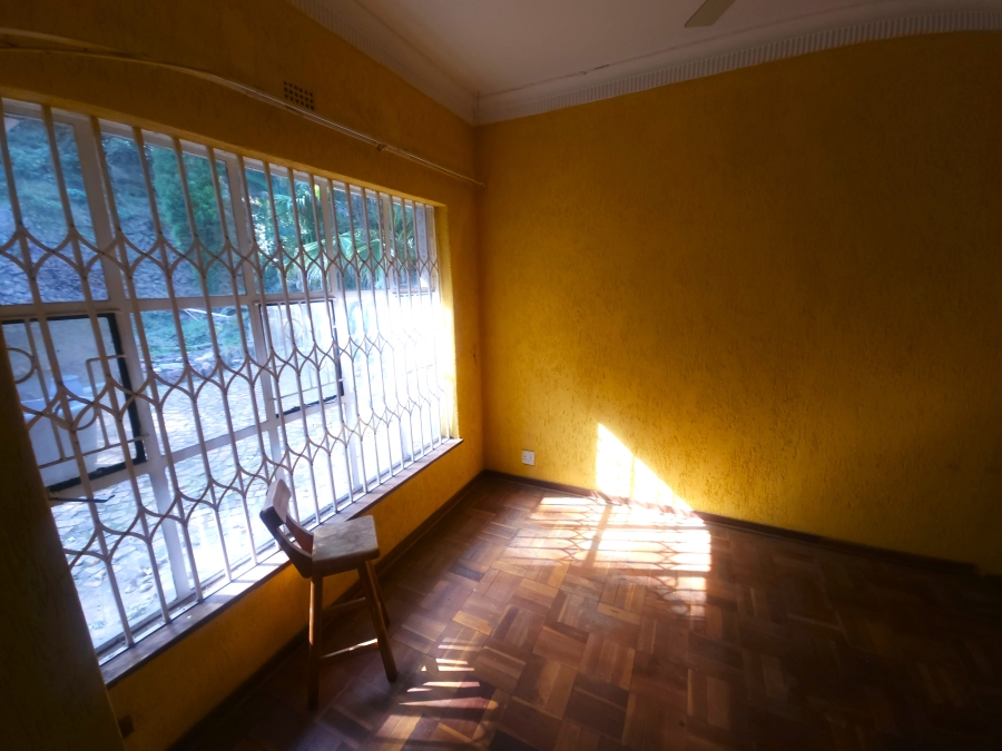 7 Bedroom Property for Sale in Cyrildene Gauteng