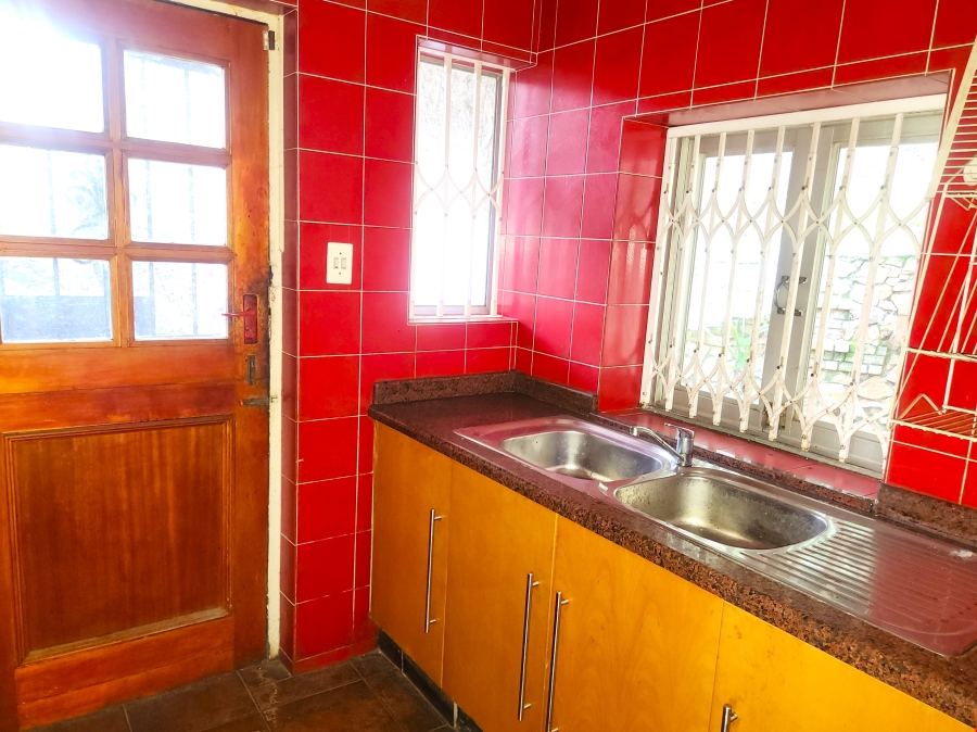 7 Bedroom Property for Sale in Cyrildene Gauteng