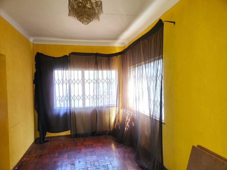7 Bedroom Property for Sale in Cyrildene Gauteng