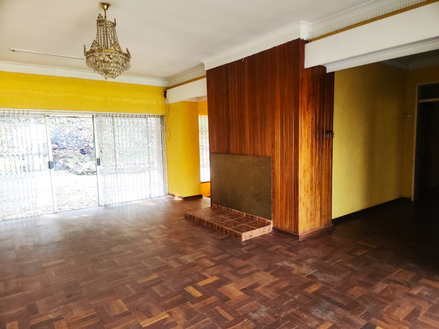 7 Bedroom Property for Sale in Cyrildene Gauteng